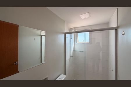 Banheiro da Suíte de apartamento para alugar com 3 quartos, 65m² em Vila Alzira, Aparecida de Goiânia