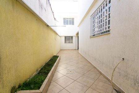 Casa à venda com 180m², 2 quartos e 2 vagas Casa à venda com 180m², 2 quartos e 2 vagasQuintal