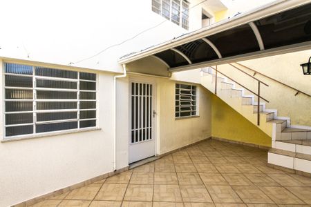Casa à venda com 180m², 2 quartos e 2 vagas Casa à venda com 180m², 2 quartos e 2 vagasQuintal