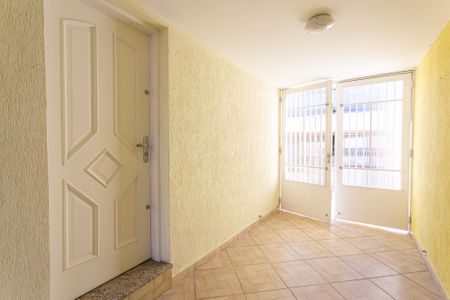 Casa à venda com 180m², 2 quartos e 2 vagas Casa à venda com 180m², 2 quartos e 2 vagasQuintal