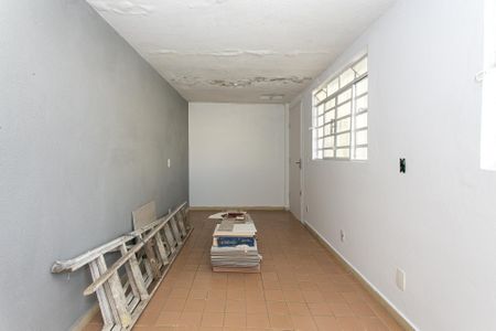 Edícula de casa à venda com 2 quartos, 180m² em Vila Carrão, São Paulo