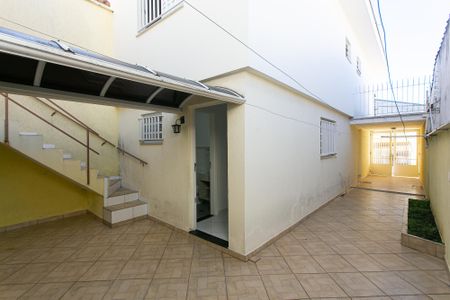 Casa à venda com 180m², 2 quartos e 2 vagas Casa à venda com 180m², 2 quartos e 2 vagasQuintal