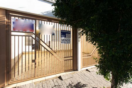 Casa à venda com 180m², 2 quartos e 2 vagas Casa à venda com 180m², 2 quartos e 2 vagasFachada - placa TZWM-626