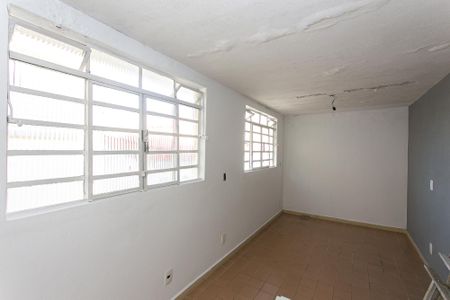 Casa à venda com 180m², 2 quartos e 2 vagas Casa à venda com 180m², 2 quartos e 2 vagasEdícula