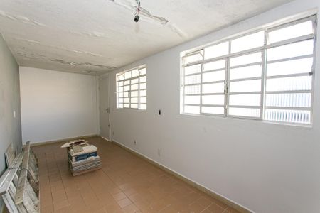 Casa à venda com 180m², 2 quartos e 2 vagas Casa à venda com 180m², 2 quartos e 2 vagasEdícula