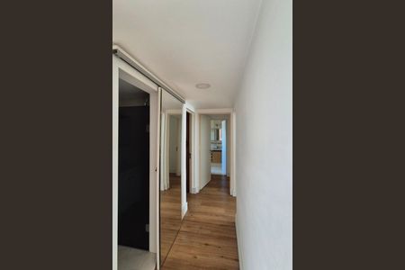 Apartamento à venda com 76m², 3 quartos e 2 vagasCorredor 
