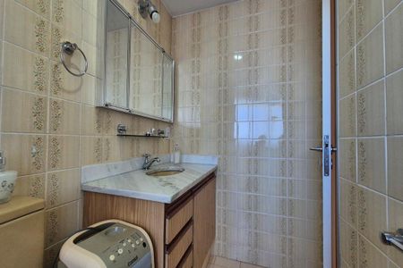 Apartamento à venda com 76m², 3 quartos e 2 vagasBanheiro da Suíte