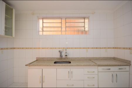 Casa para alugar com 160m², 4 quartos e 2 vagas Casa para alugar com 160m², 4 quartos e 2 vagasCozinha