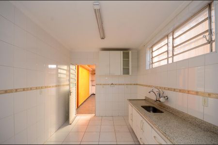 Casa para alugar com 160m², 4 quartos e 2 vagas Casa para alugar com 160m², 4 quartos e 2 vagasCozinha