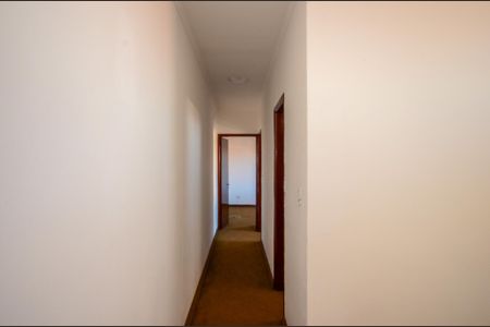 Casa para alugar com 160m², 4 quartos e 2 vagas Casa para alugar com 160m², 4 quartos e 2 vagasCorredor