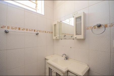 Casa para alugar com 160m², 4 quartos e 2 vagas Casa para alugar com 160m², 4 quartos e 2 vagasSuíte - Banheiro