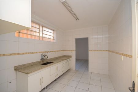 Casa para alugar com 160m², 4 quartos e 2 vagas Casa para alugar com 160m², 4 quartos e 2 vagasCozinha