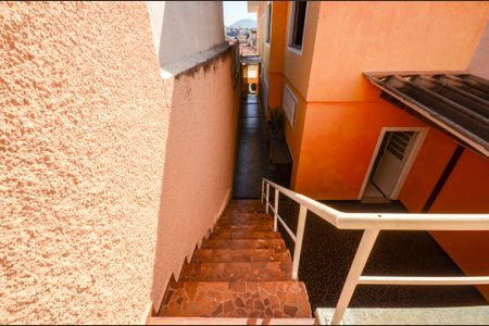 Casa para alugar com 160m², 4 quartos e 2 vagas Casa para alugar com 160m², 4 quartos e 2 vagasEscada