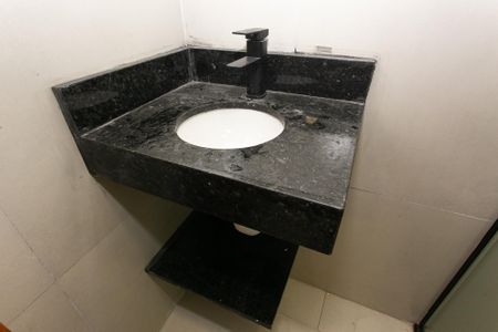Banheiro de kitnet/studio para alugar com 1 quarto, 20m² em Cidade Mãe do Céu, São Paulo