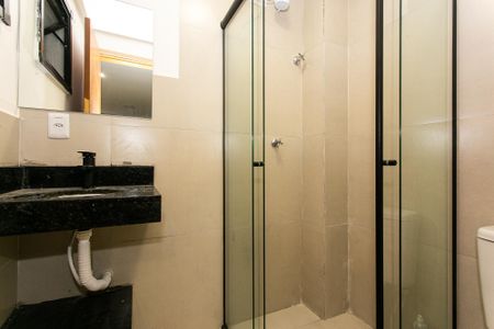 Banheiro de kitnet/studio para alugar com 1 quarto, 20m² em Cidade Mãe do Céu, São Paulo