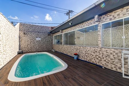 Casa para alugar com 225m², 3 quartos e 1 vaga Casa para alugar com 225m², 3 quartos e 1 vagaPiscina