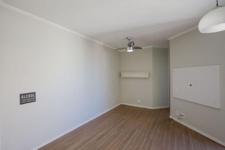 Sala de apartamento para alugar com 2 quartos, 50m² em Jardim Alzira, São Paulo