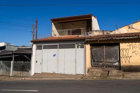 Casa para alugar com 211m², 3 quartos e 1 vaga Casa para alugar com 211m², 3 quartos e 1 vagaFachada