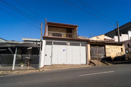 Casa para alugar com 211m², 3 quartos e 1 vaga Casa para alugar com 211m², 3 quartos e 1 vagaFachada