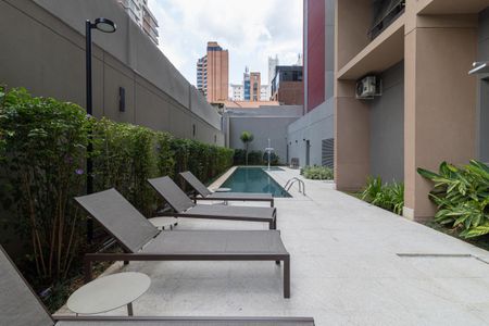 Studio para alugar com 24m², 1 quarto e sem vaga Studio para alugar com 24m², 1 quarto e sem vagaÁrea comum - Piscina