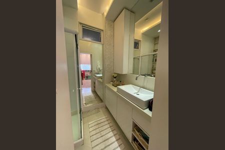 Apartamento à venda com 110m², 3 quartos e 1 vaga Apartamento à venda com 110m², 3 quartos e 1 vagaBanheiro