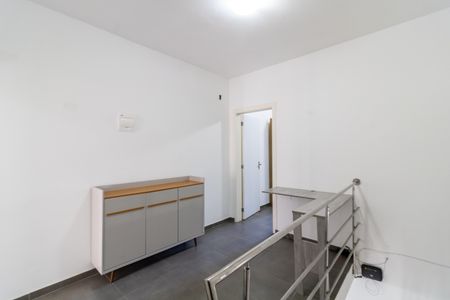 Casa para alugar com 103m², 2 quartos e 1 vagaEscada
