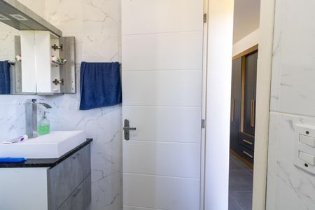 Banheiro da Suíte 1 de casa para alugar com 2 quartos, 103m² em Hípica, Porto Alegre