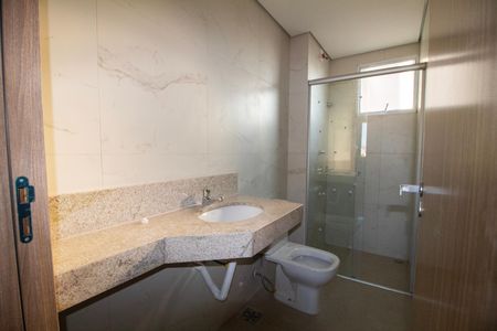 Banheiro Social de apartamento para alugar com 3 quartos, 71m² em Padre Eustáquio, Belo Horizonte