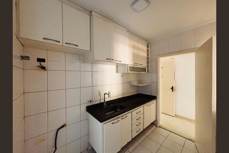 Cozinha de apartamento para alugar com 2 quartos, 60m² em Residencial Morada dos Lagos, Barueri