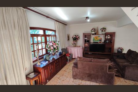 Sala de estar de casa à venda com 5 quartos, 250m² em Vila Norma, São Paulo