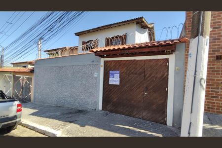 Fachada de casa à venda com 5 quartos, 250m² em Vila Norma, São Paulo