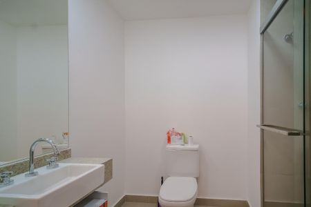 Banheiro de kitnet/studio para alugar com 1 quarto, 25m² em Butantã, São Paulo