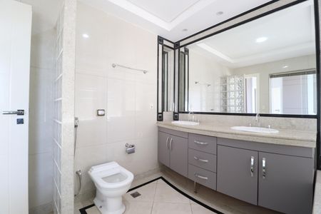 Apartamento para alugar com 217m², 3 quartos e 2 vagasBanheiro do Quarto 3