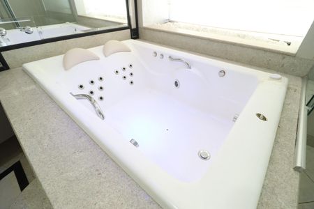 Apartamento para alugar com 217m², 3 quartos e 2 vagasBanheiro do Quarto 3