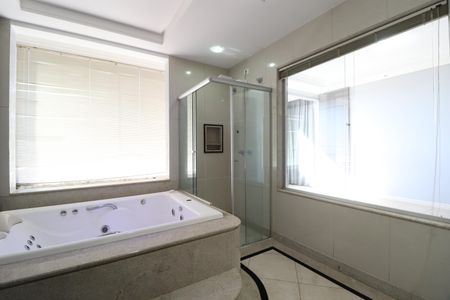 Apartamento para alugar com 217m², 3 quartos e 2 vagasBanheiro do Quarto 3