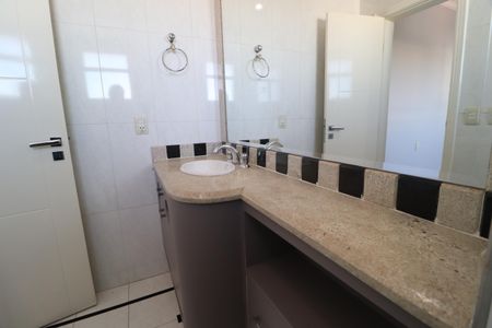 Apartamento para alugar com 217m², 3 quartos e 2 vagasBanheiro do Quarto 2