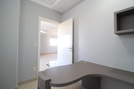 Apartamento para alugar com 217m², 3 quartos e 2 vagasEscritório
