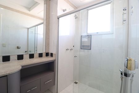Apartamento para alugar com 217m², 3 quartos e 2 vagasBanheiro do Quarto 2