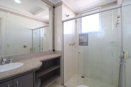 Apartamento para alugar com 217m², 3 quartos e 2 vagasBanheiro do Quarto 1