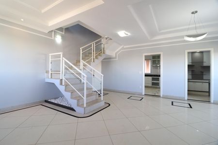 Apartamento para alugar com 217m², 3 quartos e 2 vagasSala