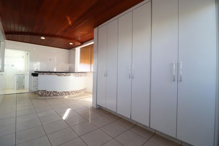 Apartamento para alugar com 217m², 3 quartos e 2 vagasVaranda