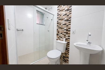 Casa para alugar com 52m², 2 quartos e 1 vaga Casa para alugar com 52m², 2 quartos e 1 vagaBanheiro social