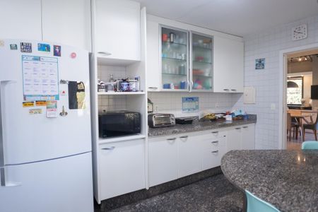 Casa de condomínio à venda com 400m², 5 quartos e 9 vagasCozinha