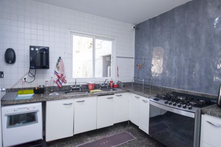Casa de condomínio à venda com 400m², 5 quartos e 9 vagasCozinha