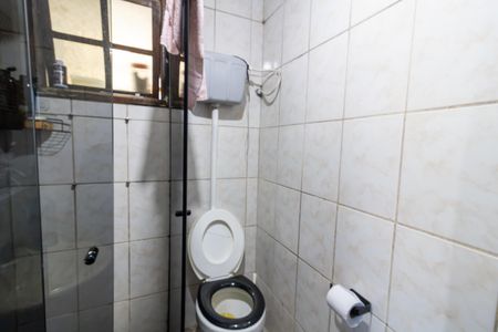 Banheiro social de apartamento à venda com 2 quartos, 50m² em Restinga, Porto Alegre
