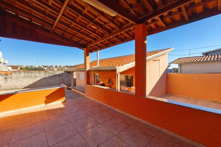 Casa à venda com 103m², 2 quartos e 3 vagas Casa à venda com 103m², 2 quartos e 3 vagasQuintal
