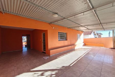 Casa à venda com 103m², 2 quartos e 3 vagas Casa à venda com 103m², 2 quartos e 3 vagasQuintal - Garagem