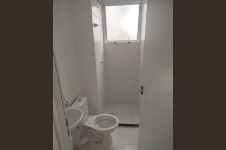 Banheiro de apartamento para alugar com 2 quartos, 40m² em Inhoaíba, Rio de Janeiro