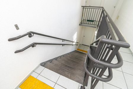 Área comum - Escadas de apartamento para alugar com 2 quartos, 40m² em Brás de Pina, Rio de Janeiro