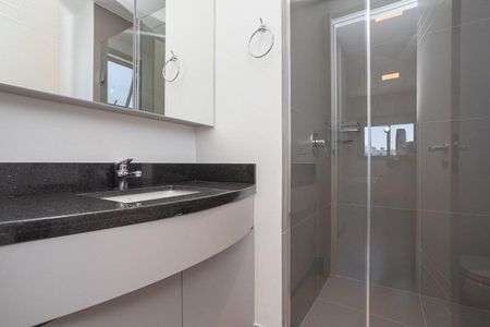Banheiro de kitnet/studio para alugar com 1 quarto, 38m² em Jardim Europa, Porto Alegre